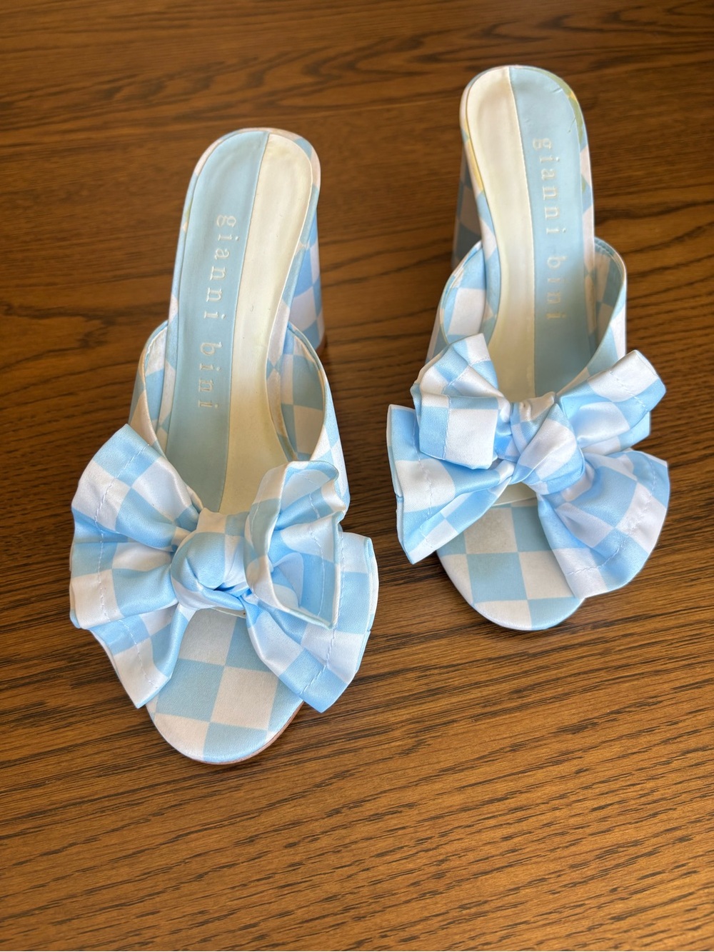 NWT Gianni Bini Light Blue and White Checker Bow Heels - Picture 2 of 3